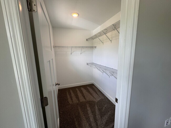 Building Photo - Half off First Full Month's Rent: 3 Bedroom, 2.5 bath townhome in the heart of Columbia!