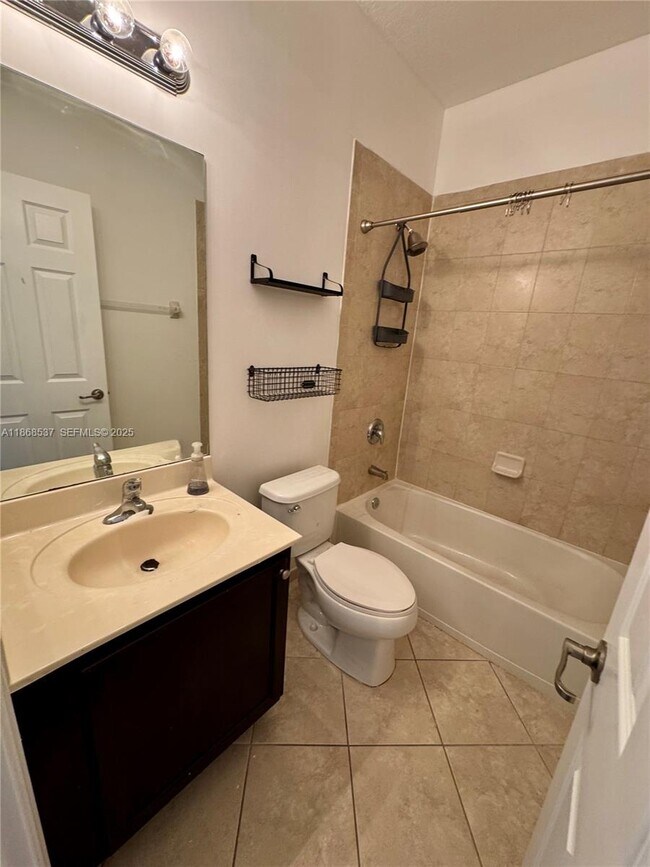 Building Photo - 2853 SE 1st Dr