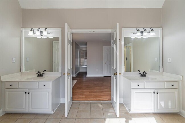 Building Photo - 3147 Crestmont Way NW