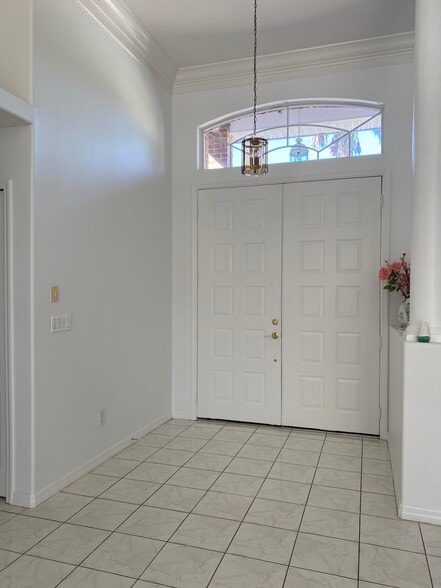 Entry - 1476 Kenoa Cir