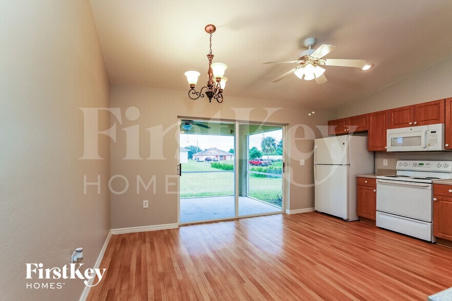 Building Photo - 3726 6th St W