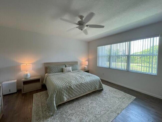 Building Photo - 12885 Trevi Isle