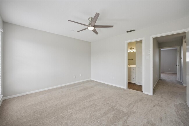 Building Photo - 10345 Longmont Dr