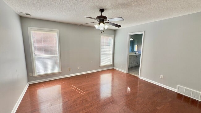 Building Photo - 4605 Park Side Dr