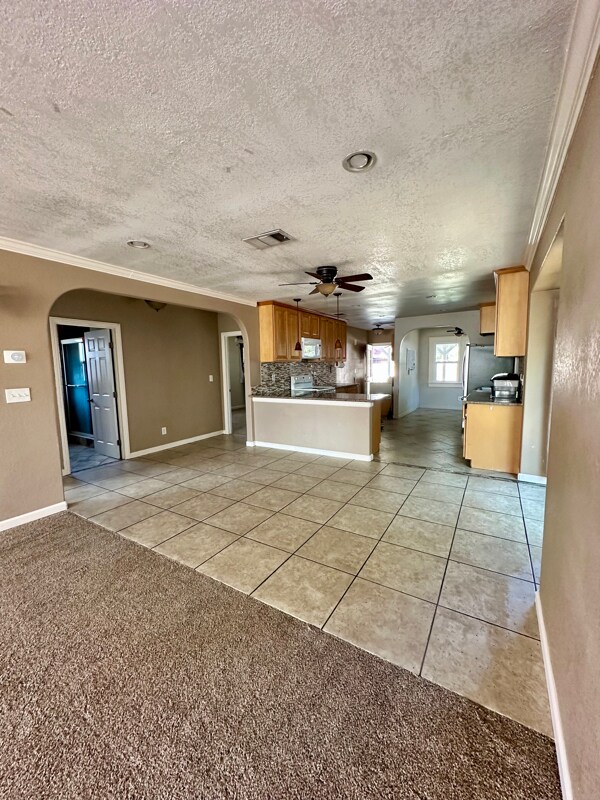 Building Photo - 1421 E Olive Ave