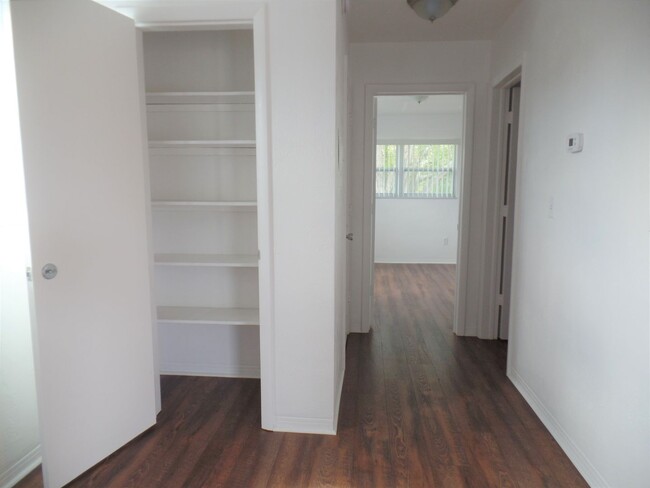 Building Photo - Great value for large, one-bedroom apartme...