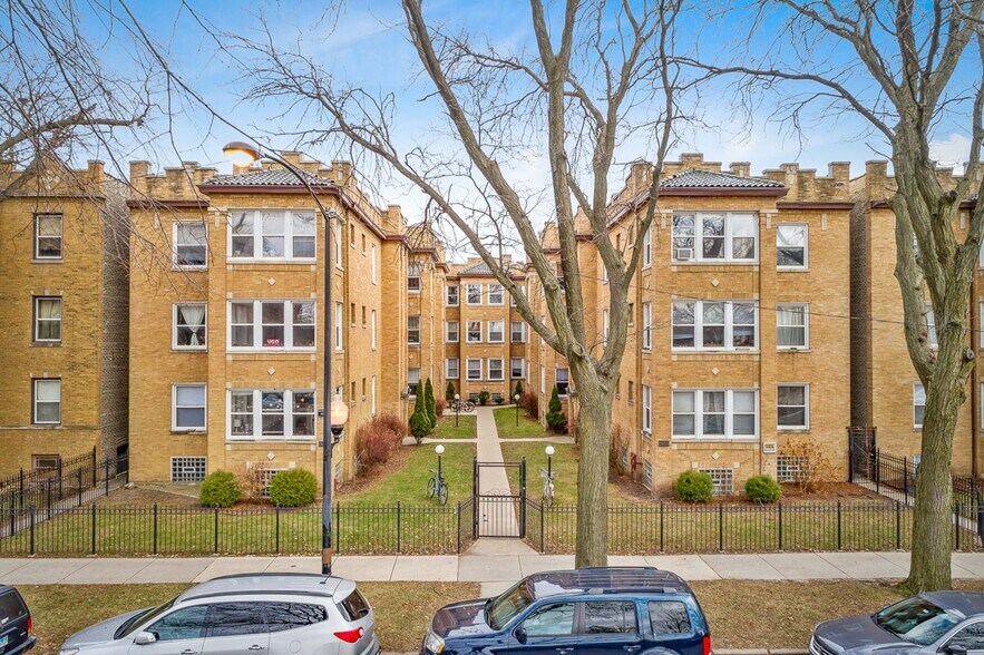 Building Photo - 5043 N Damen Ave