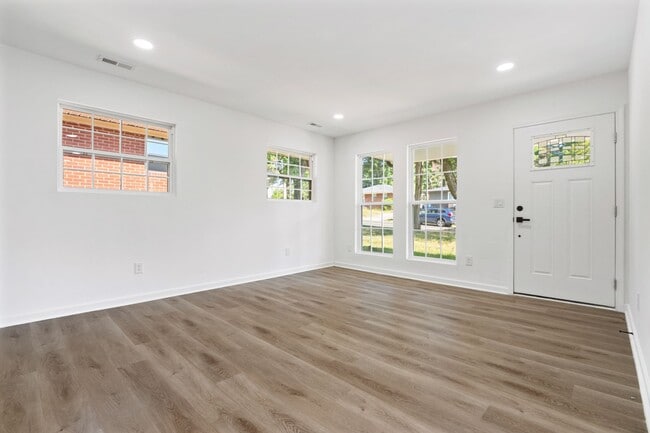 Building Photo - Completely Renovated Durham Home!