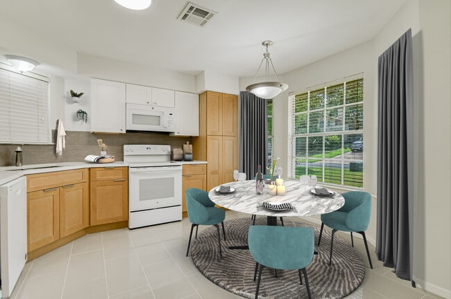 Building Photo - 1704 Waterloo Tr