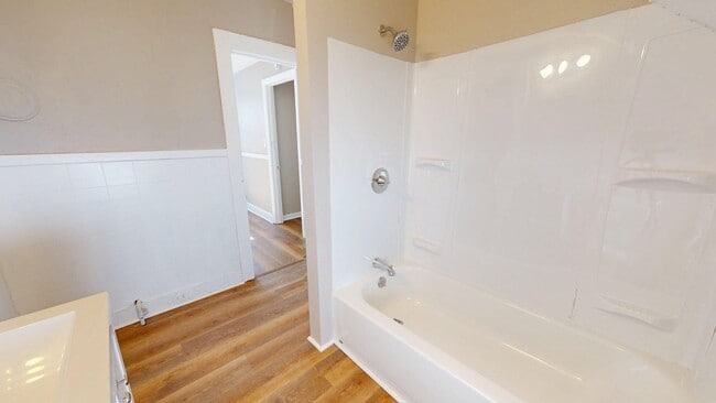 Building Photo - 2818 E 119th St