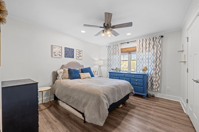 Building Photo - 6115 Gondolier Dr