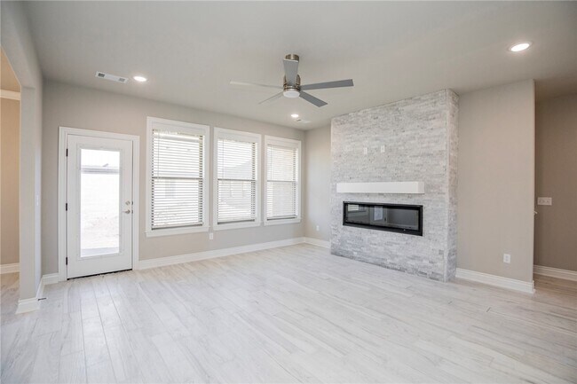 Building Photo - 6702 SW Basswood Ave