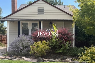 Building Photo - Coming soon! A charming and well-located single-family home in Yakima!