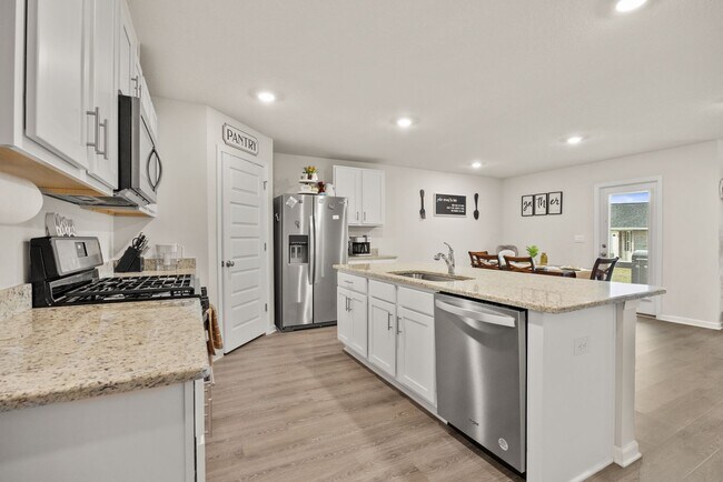 Building Photo - 4/2 Stunning Brick Home with community pool in Crestview