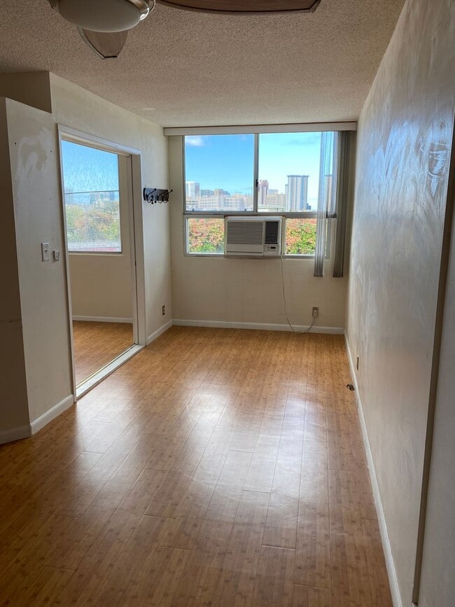 Building Photo - Leilehua - Spacious One Bedroom with Secur...