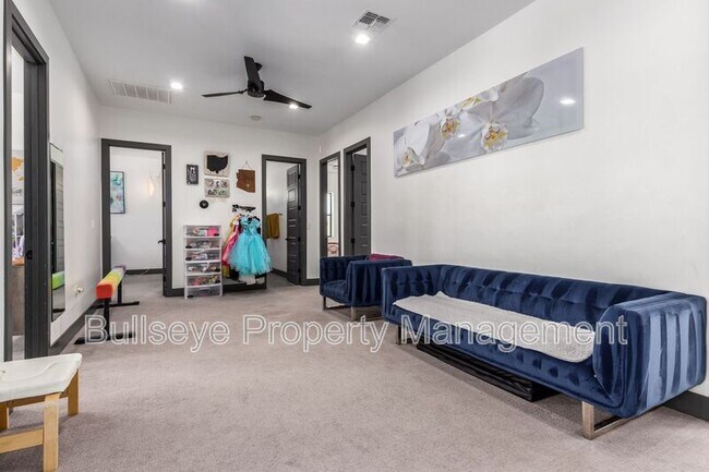 Building Photo - 4413 E Montecito Ave