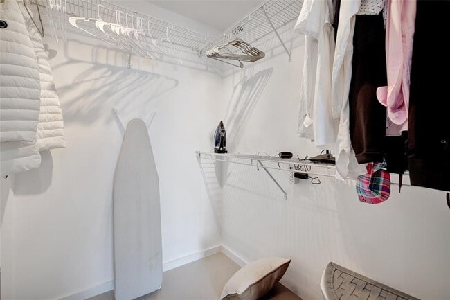 Building Photo - 315 NE 3rd Ave