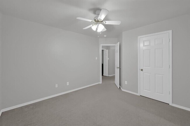 Building Photo - 27 S Villa Oaks Dr