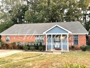 Building Photo - Newly Renovated Home In Frayser