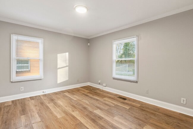 Building Photo - We Bringing Affordable Back - Intown Living - Voucher Approved!