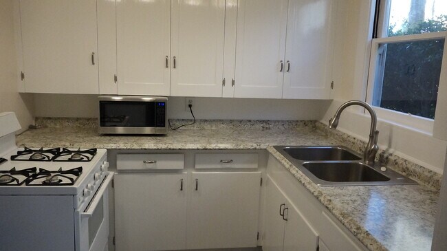 Kitchen - 753 Orange Ave