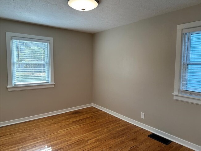 Building Photo - 139 Bonesteel St