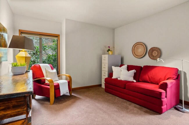 Building Photo - Stunning Portland Home with Open Floor Plan, Gourmet Kitchen, and Spa-Like Bathroom!