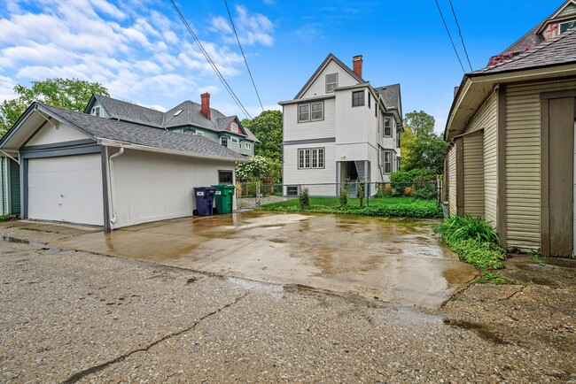 Building Photo - 306 S Kenilworth Ave
