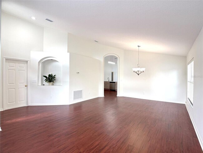 Building Photo - 538 Solana Cir