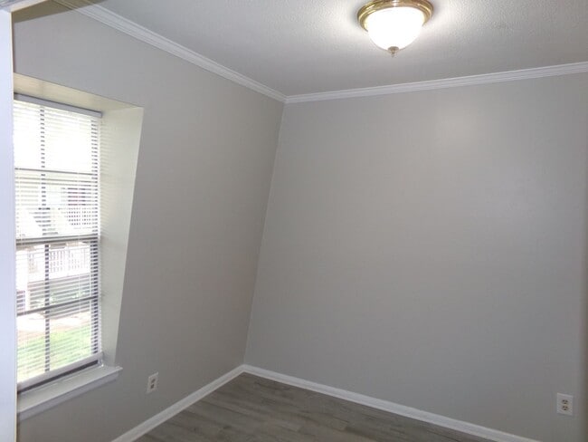 Building Photo - Salem Square Apartments