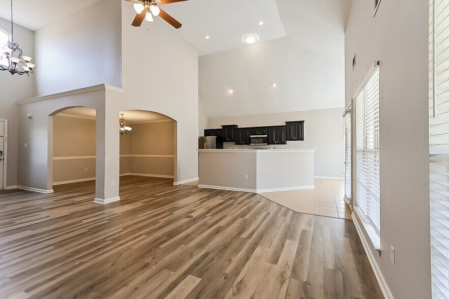Building Photo - 703 Timber Creek S