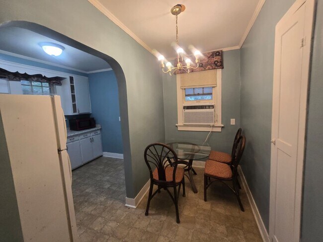 Building Photo - Charming Historic 2BR Apartment with Garag...