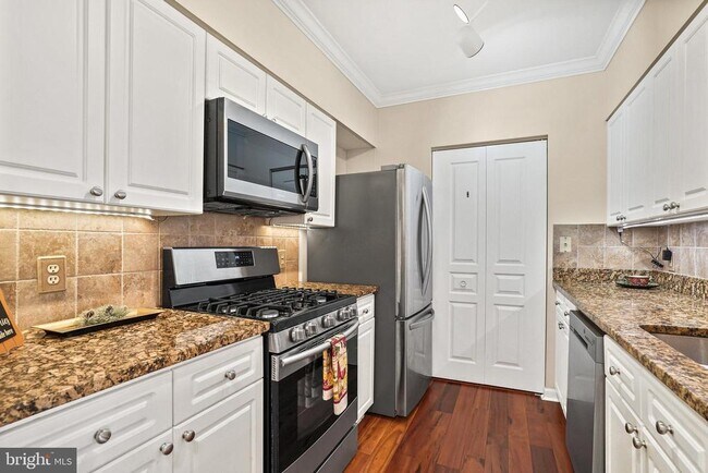 Building Photo - 2204 Westcourt Ln
