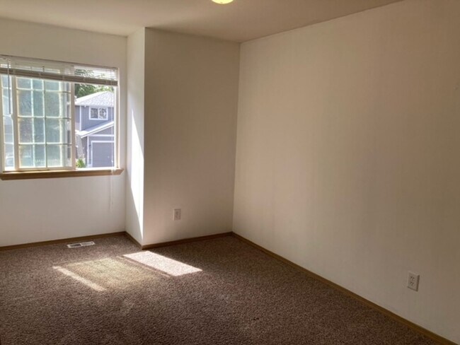 Building Photo - 10429 56th Dr NE