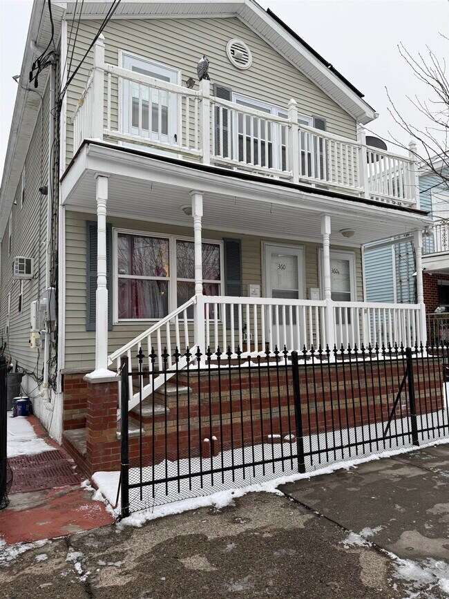 Primary Photo - 360 Whiton St