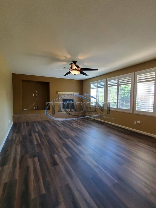 Building Photo - 3 bedroom, 3 bath house with Bonus Room