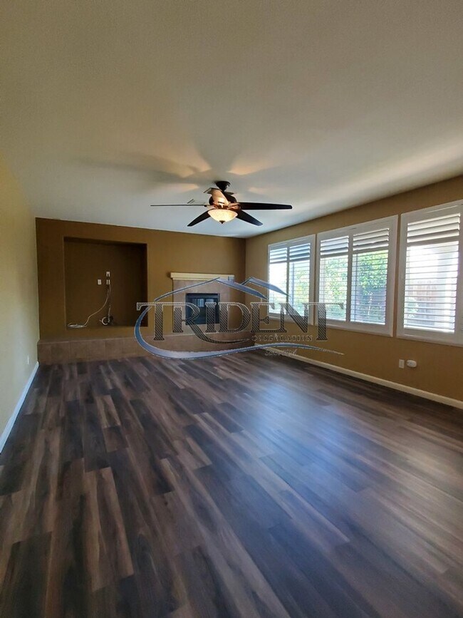 Building Photo - *OPEN HOUSE CANCELED* 3 bedroom, 3 bath house with Bonus Room