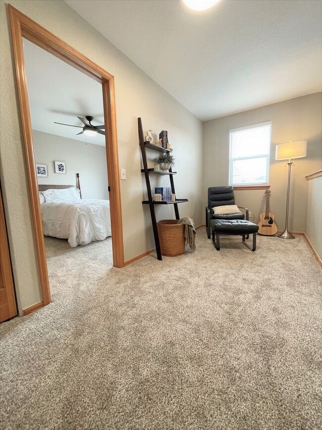 Building Photo - Stetson Hills Spacious Stunner! 4 bed, 3 bath, loft, and 3,100+sqft