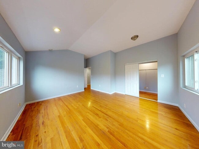 Building Photo - 3137 S Glebe Rd