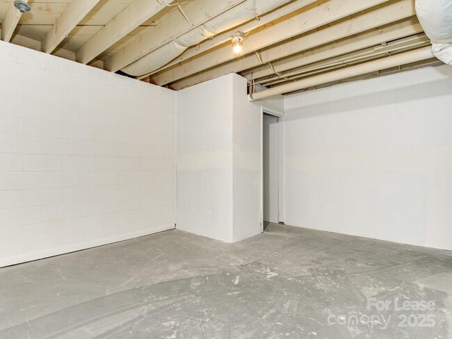 Building Photo - 6601 Harrison Rd