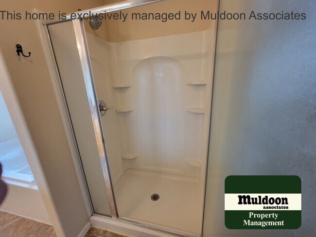 Building Photo - ? Bright & Spacious 3-Bedroom Home w/ 3-Car Garage