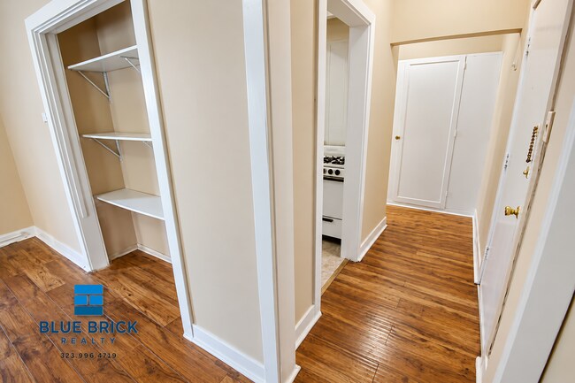 Building Photo - 410 N Coronado St