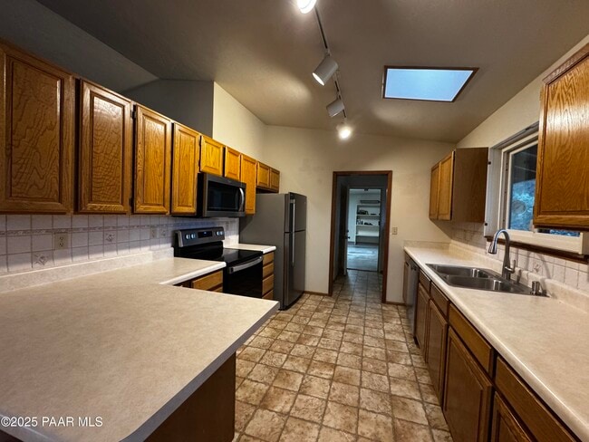 Building Photo - 152 N Equestrian Way