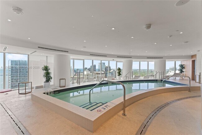 Building Photo - 300 Biscayne Blvd Way