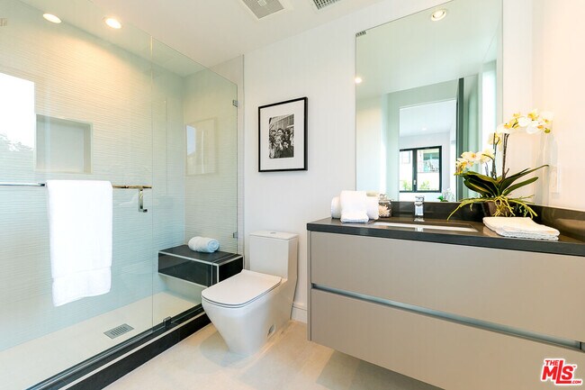 Building Photo - 2030 Talmadge St