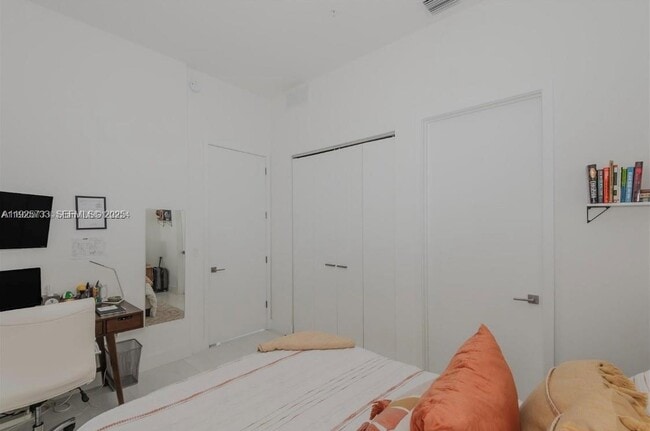 Building Photo - 301 Altara Ave