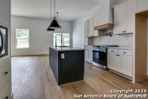 Building Photo - 422 S Calvin Barrett