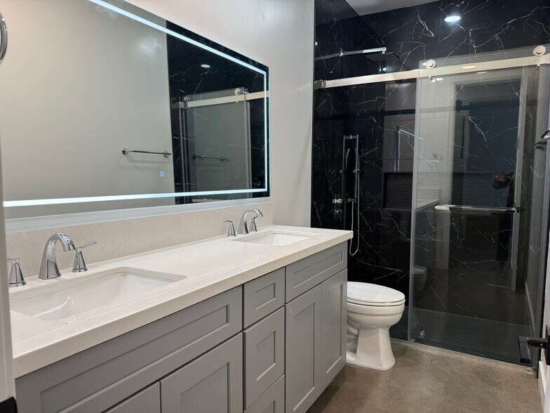 Building Photo - 4066 Hickory Ln