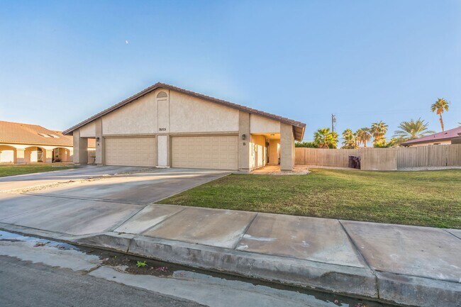 Building Photo - 78701 Ave 42