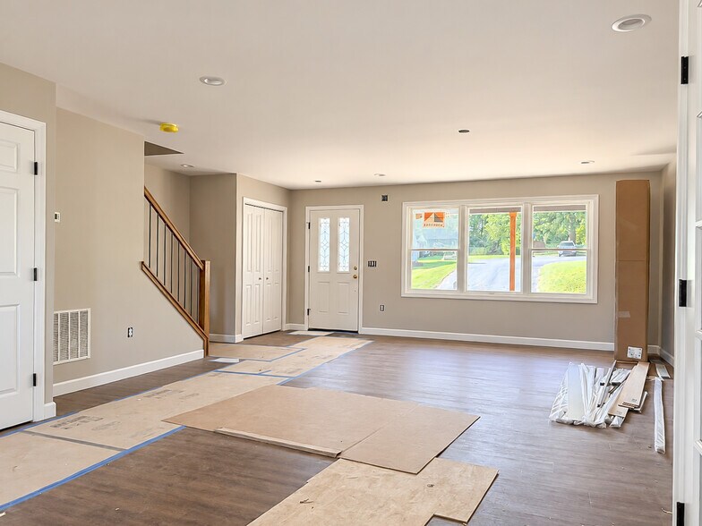 Building Photo - 811 Hopeland Rd